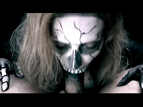 ❤️ Demonska djevojka siše kurac svojim crnim ustima i guta spermu. ️❌ Porno kod nas ️❤
