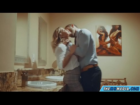 ❤️ Kad te prsata plavuša zavede u javnom toaletu ️❌ Porno kod nas ️❤